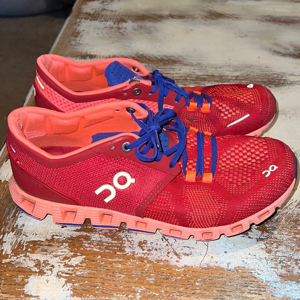 On Cloud women tennis shoe